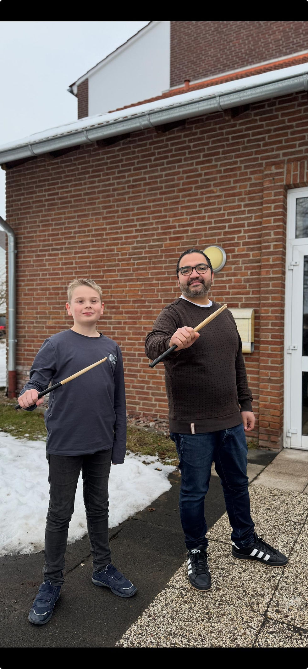 Jonas Kruckenbaum und sein Lehrer David Jarquin