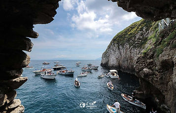 9 Capri Blue Grotto Entrance.jpg