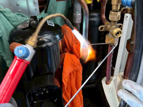 パッケージエアコン　コンプレッサー交換修理