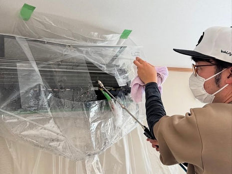 エアコン洗浄作業