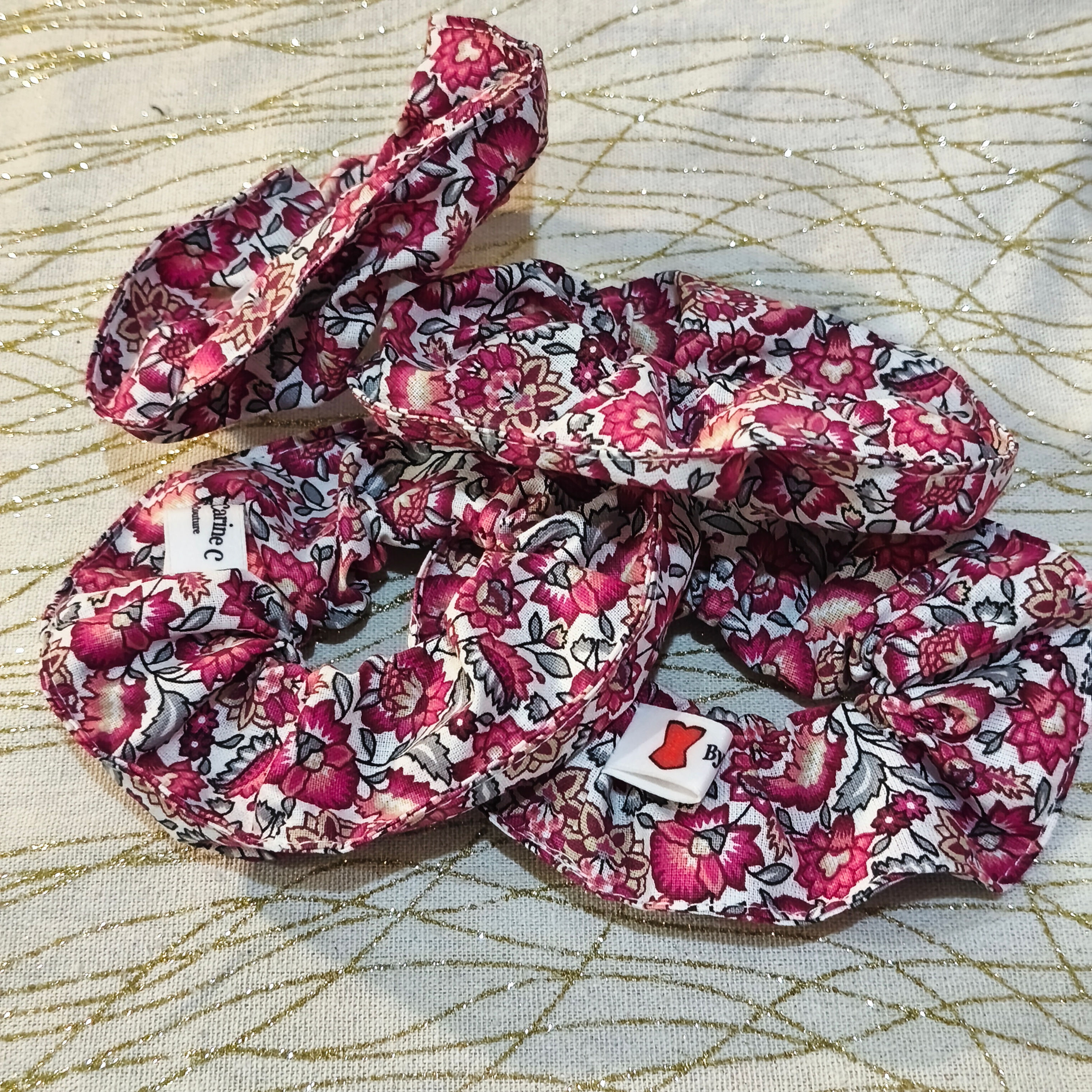 chouchou fleuri rose