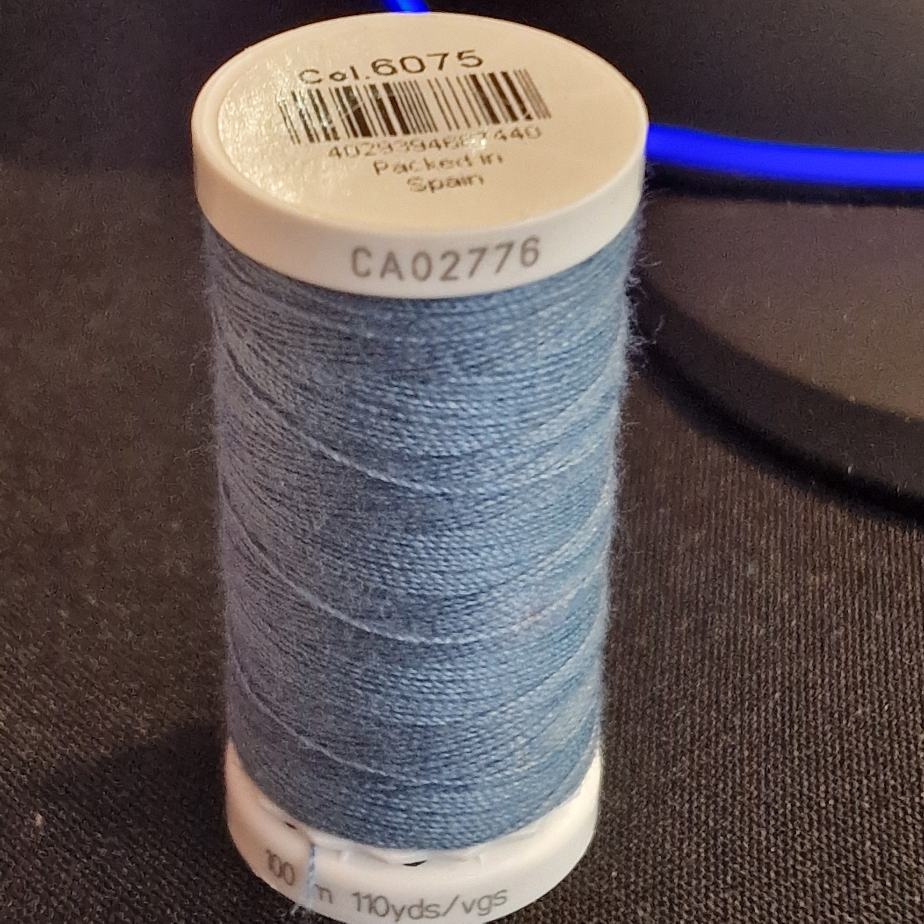 Bobine de fil "denim" 100m, polyester col 6075