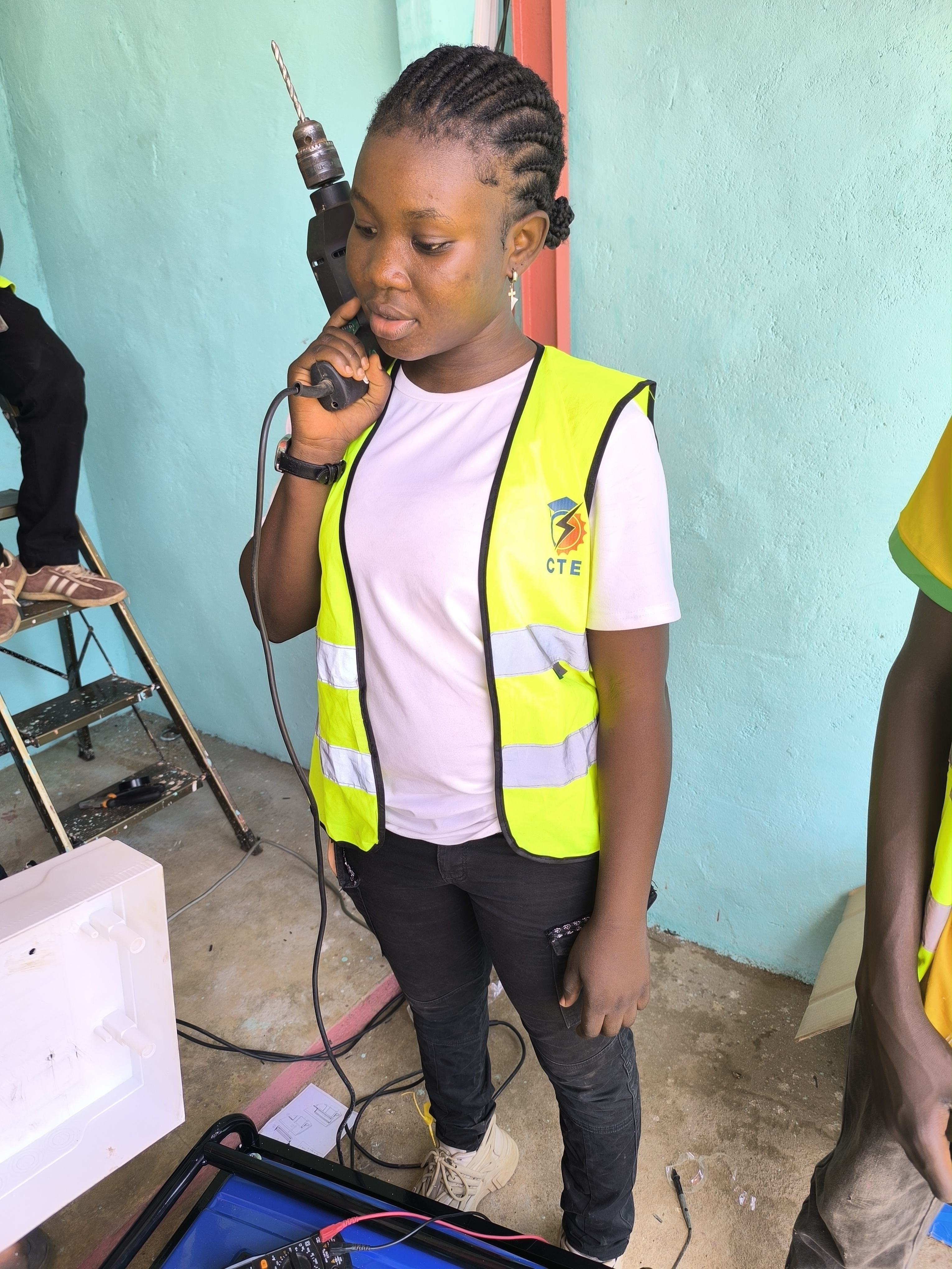Technicien en formation électricité au CTE-TOGO, Mango