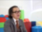 苅田知則教授が座っている写真