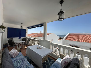 Apartmán 2+kk s výhledem na oceán v komplexu Port Royale, Los Cristianos, Tenerife – terasa, bazén a tropické zahrady.