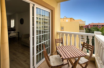 Duplex apartment for sale in Palm-Mar, Tenerife. 2 bedrooms, 142 m², private rooftop terrace of 64 m², balcony, communal swimming pool, garage, and storage room. Spacious living in a quiet location in the south of Tenerife.