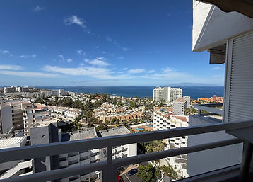 1-spálňový apartmán na predaj v komplexe Ponderosa, Costa Adeje, Tenerife. Rozloha 50 m², komunitný bazén, len 5 minút chôdze od pláže Playa de Bobo, v blízkosti Siam Parku a Siam Mall. Výborná investičná nehnuteľnosť na juhu Tenerife.