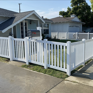 Vinyl front yard fence