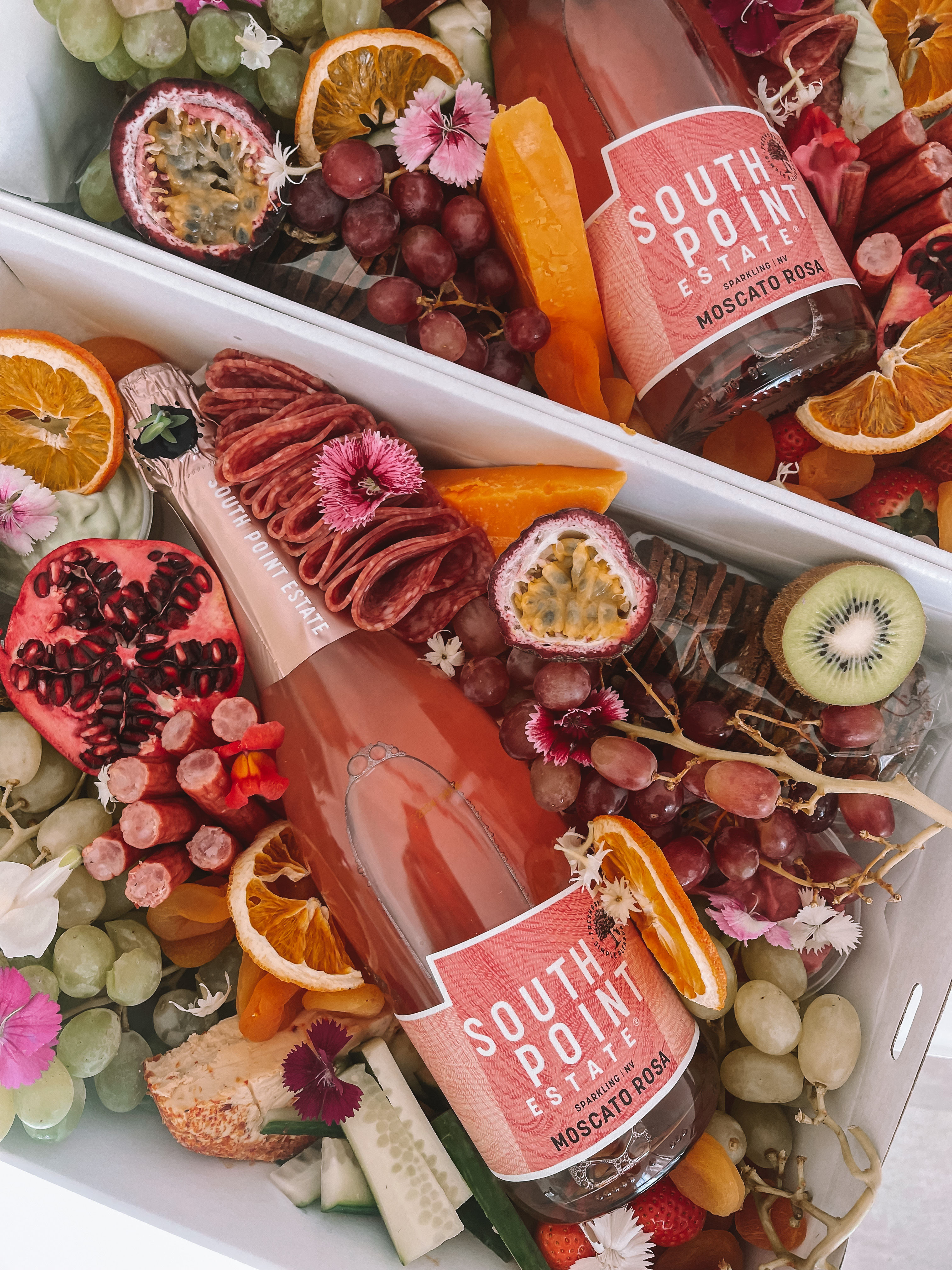 Champagne/Moscato Medium Savoury Grazing Box 