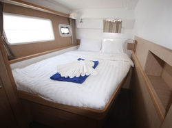 elite-yachting-Lagoon-400-S2-Premium-Jimmy-Blue-1826