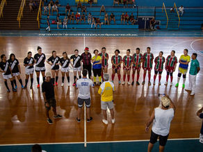 Lugar de mulher é onde ela quiser! No Clube Vizinhança ela está em todos os lugares