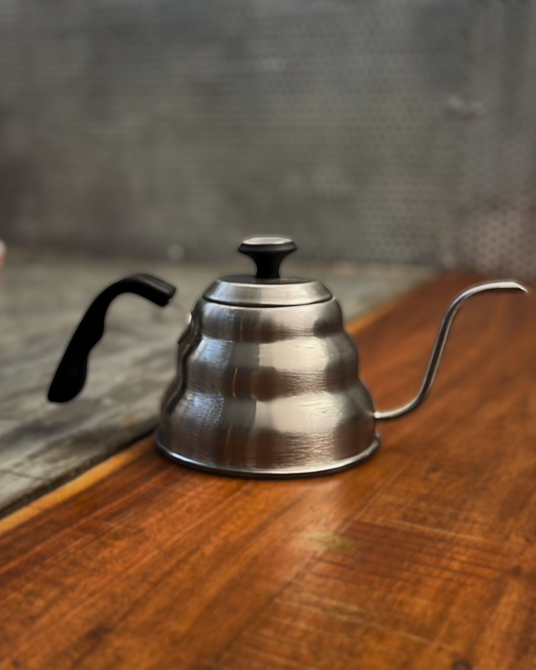 Kettle with thermometer
