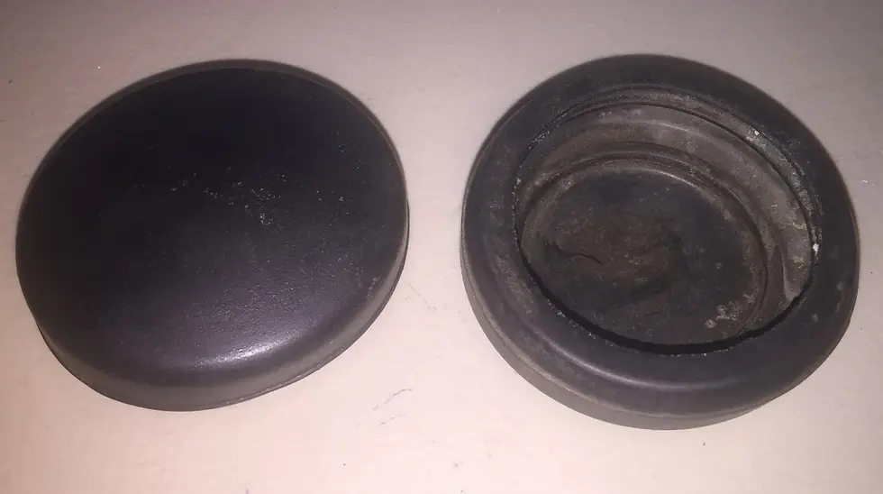 *1EA OEM HONDA FRONT SWING ARM DUST CAP FL250 1977 TO 1984 (332B)