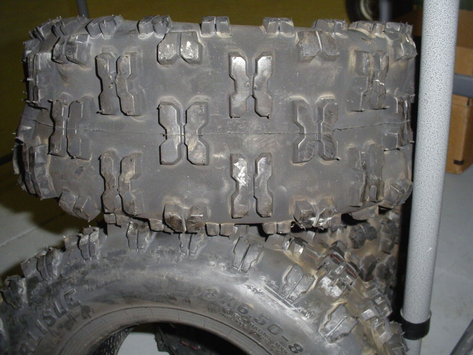 1EA NEW (REF HOLESHOT TYPE) CARLISLE SNOW HOG 18X6.50X8 TIRE (HS18X6.50X8)