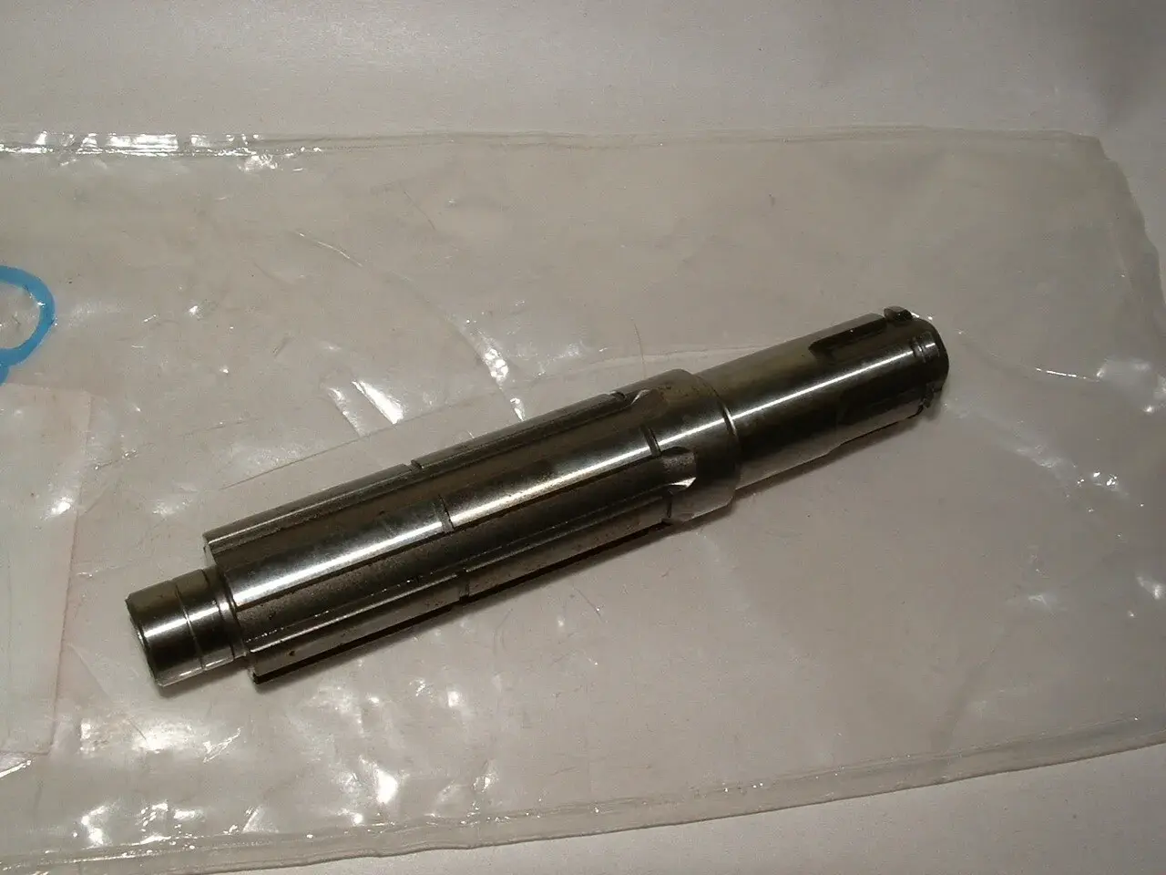 *1EA OEM HONDA OEM COUNTER SHAFT TRX90 1993 TO 2014 23221-HF7-000 (82J)
