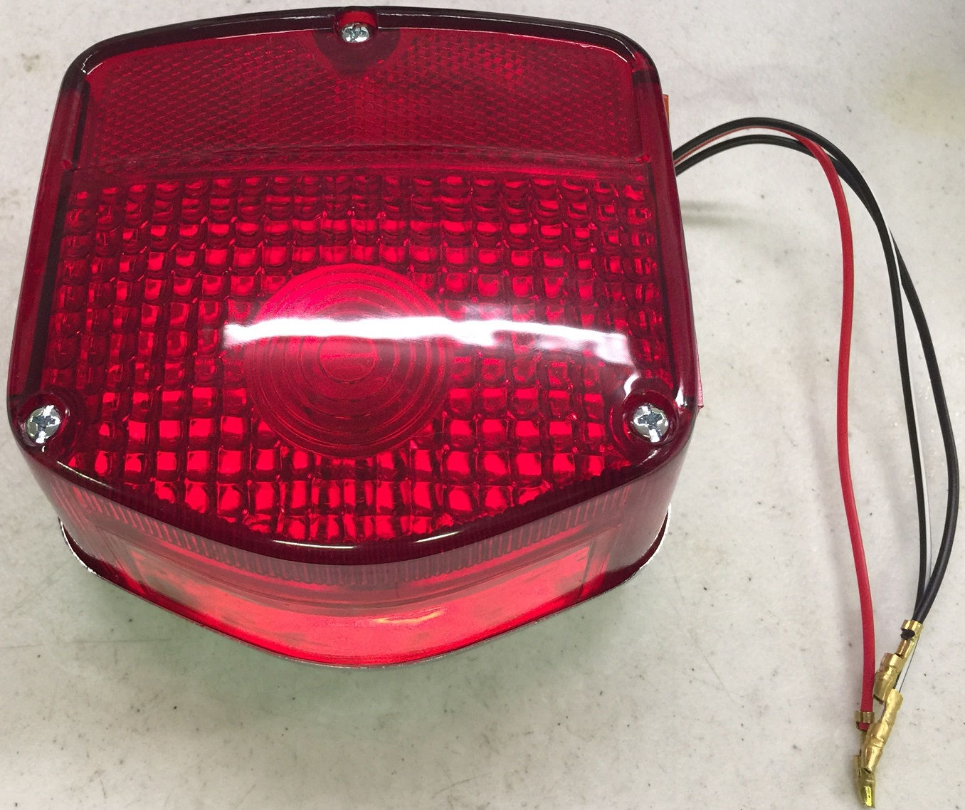 TAIL LIGHT ASSY CT70 K2 -1982 CT90 K4 -1979 CT110'S PASSPORTS S1060 + BULB111