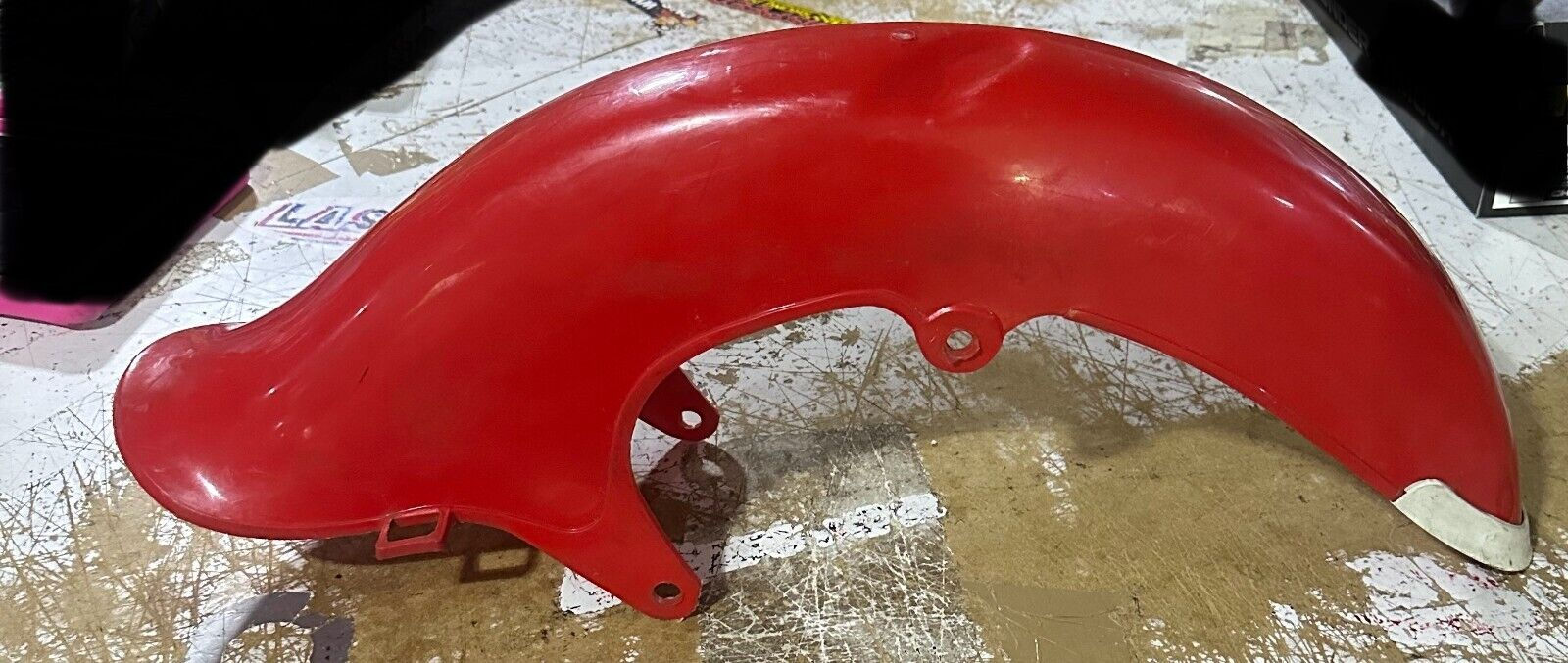 *1EA OEM HONDA RED R2 FRONT FENDER NEW BUT MUCH SCUFFING CM91 CA200 (S1213)