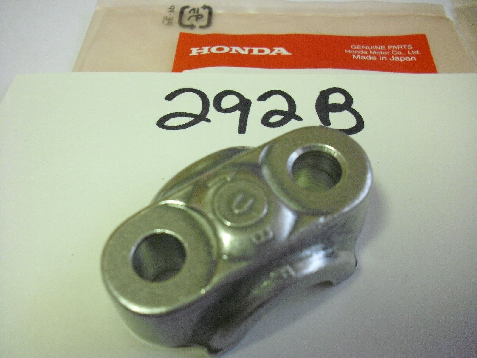 *1EA OEM HONDA HOLDER, AXLE 1C FR. 95014-41000 (292B)