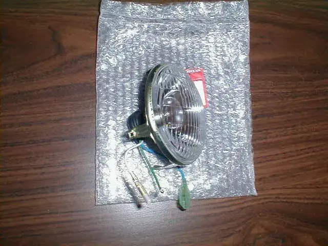 15E  *OEM HEADLIGHT SEALED BEAM 33120-111-671