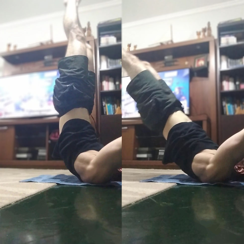 homem fazendo bandeira do dragão