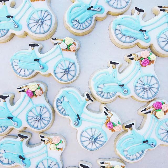 bicycles with floral baskets cookies