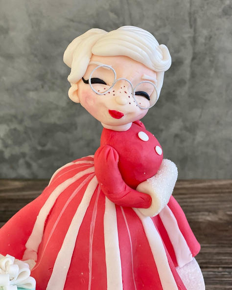 holiday cake-birthday-girl birthday party-elf cake-cake-best bakery, bakery near me, San Diego bakery, custom cake-party-cake-christmas cake-cake topper-unicorn-chair-cake topper-mrs. claus