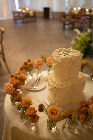 wedding cake 2 tier-vintage design-vintage wedding cake-estancia hotel-la jolla