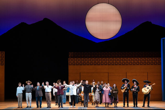 The cast of Cruzar la Cara de la Luna