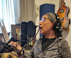 Stephanie (Tamar) at Ben's studio 5-2022