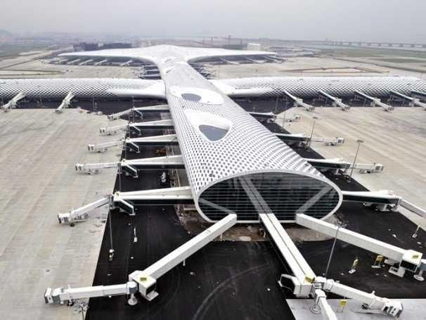 futuriste_nouveau_terminal_de_l_aeroport_de_la_chine_ressemble_a_un_manta_ray_ph