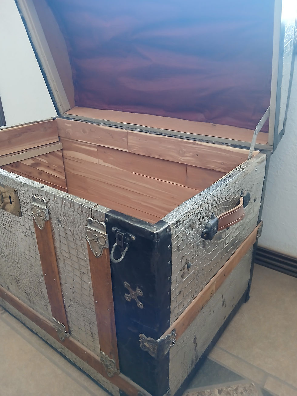 Thumbnail: Curve Topped Trunk