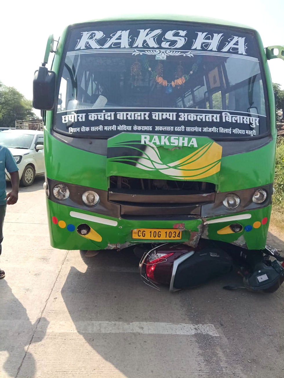 तिलई में बस की टक्कर से 34 वर्षीय राजू कुर्रे गंभीर घायल.....