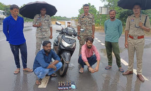 महासमुंद पुलिस ने किया बड़ा शिकार - नशीले कफ सिरप व प्रतिबंधित टैबलेट के साथ दो गिरफ्तार......