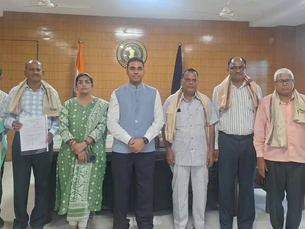 बलौदाबाजार: 6 शासकीय कर्मचारियों की हुई ससम्मान विदाई, कलेक्टर ने रिटायरमेंट के दिन ही सौंपा पेंशन ऑर्डर..