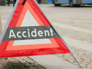 शिक्षक और उनके नाबालिग बेटे को ट्रक ने मारी टक्कर, दोनों की मौके पर ही मौत...