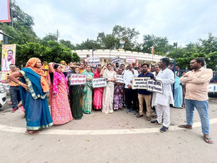 नवीन शराब दुकान निरस्त करने की मांग पर कलेक्ट्रेड व अंबेडकर चौक में ग्रामीणों नें किया प्रदर्शन....