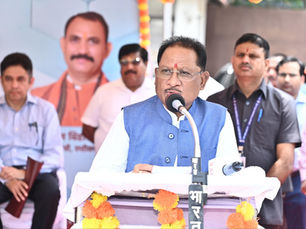 छत्तीसगढ़ की स्वास्थ्य व्यवस्था को सशक्त और सुलभ बनाने की दिशा में जुड़ा नया अध्याय : मुख्यमंत्री ने मैदानी स्वास्थ्य अमले के लिए 151 नए वाहनों को दिखाई हरी झंडी....