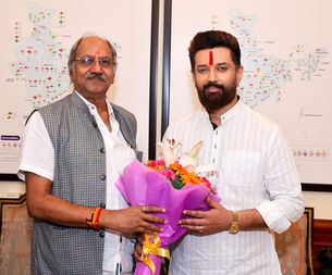 केंद्रीय मंत्री चिराग पासवान और गजेंद्र सिंह शेखावत से मिले सांसद बृजमोहन अग्रवाल....