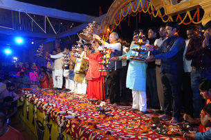 धर्मस्व मंत्री बृजमोहन अग्रवाल ने की महानदी की महाआरती