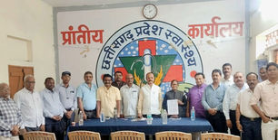 रायपुर में 'एक मांग, एक मंच' अभियान की बैठक, रोके गए डीए-डीआर पर चर्चा....