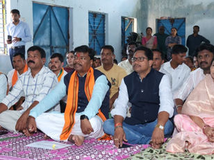 बस्तर के कुंगारपाल में ग्रामीणों ने वन मंत्री केदार कश्यप के साथ सुना 'मन की बात' का 138वां एपिसोड...