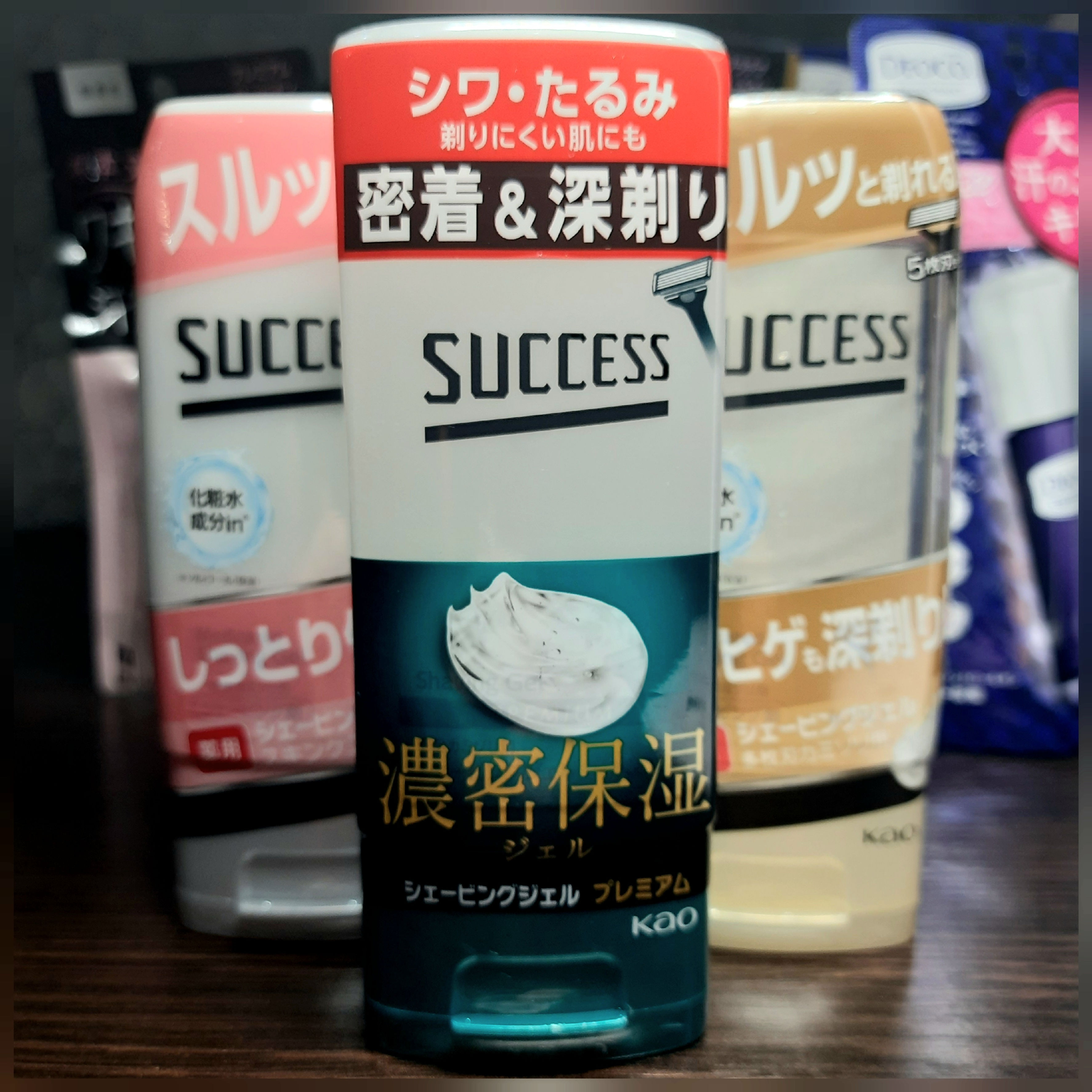 Зволожуючий гель для гоління Kao Success Shaving Gel Premium 180 г, Японія