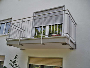 Edelstahl-Balkongeländer - senkrechte Stäbe (2) (Kopie).JPG