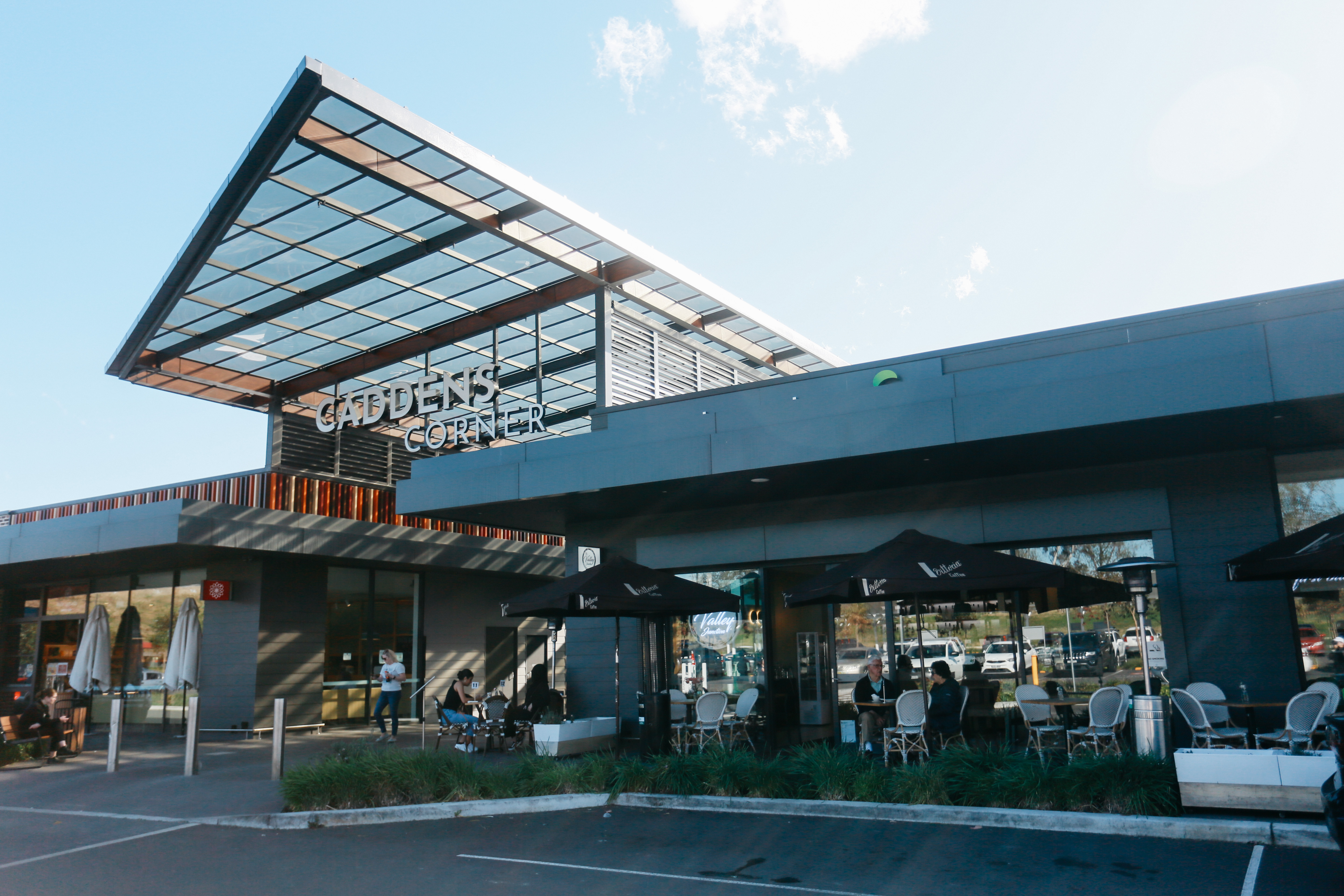Westwood项目官网引用的Caddens Corner购物中心实景,非住宅内部照片。