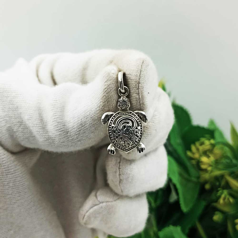 🐢 Turtle Design Health & Wealth Tortoise Pendant – Pure Silver  Pure Silver Craftsmanship ✨ This exquisite Turtle Pendant is