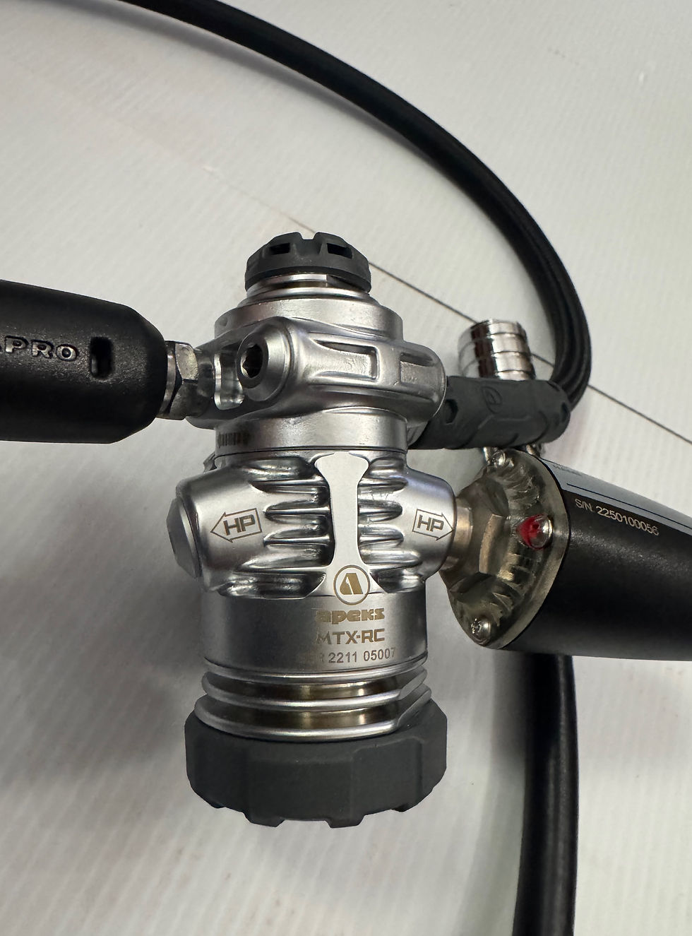 Thumbnail: Apeks MTX-RC Regulator & Suunto EON Steel Black + Tank Pod