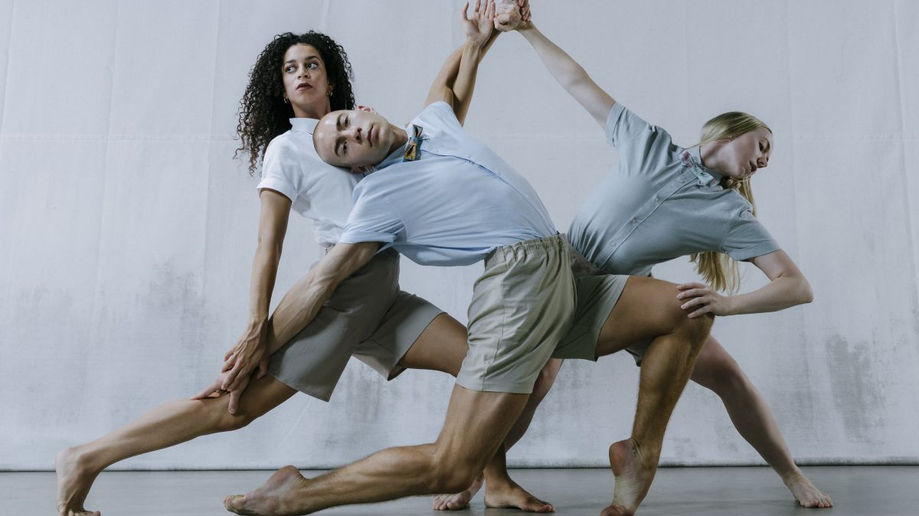 Phoenix Dance Theatre in Interplay cr Drew Forsyth