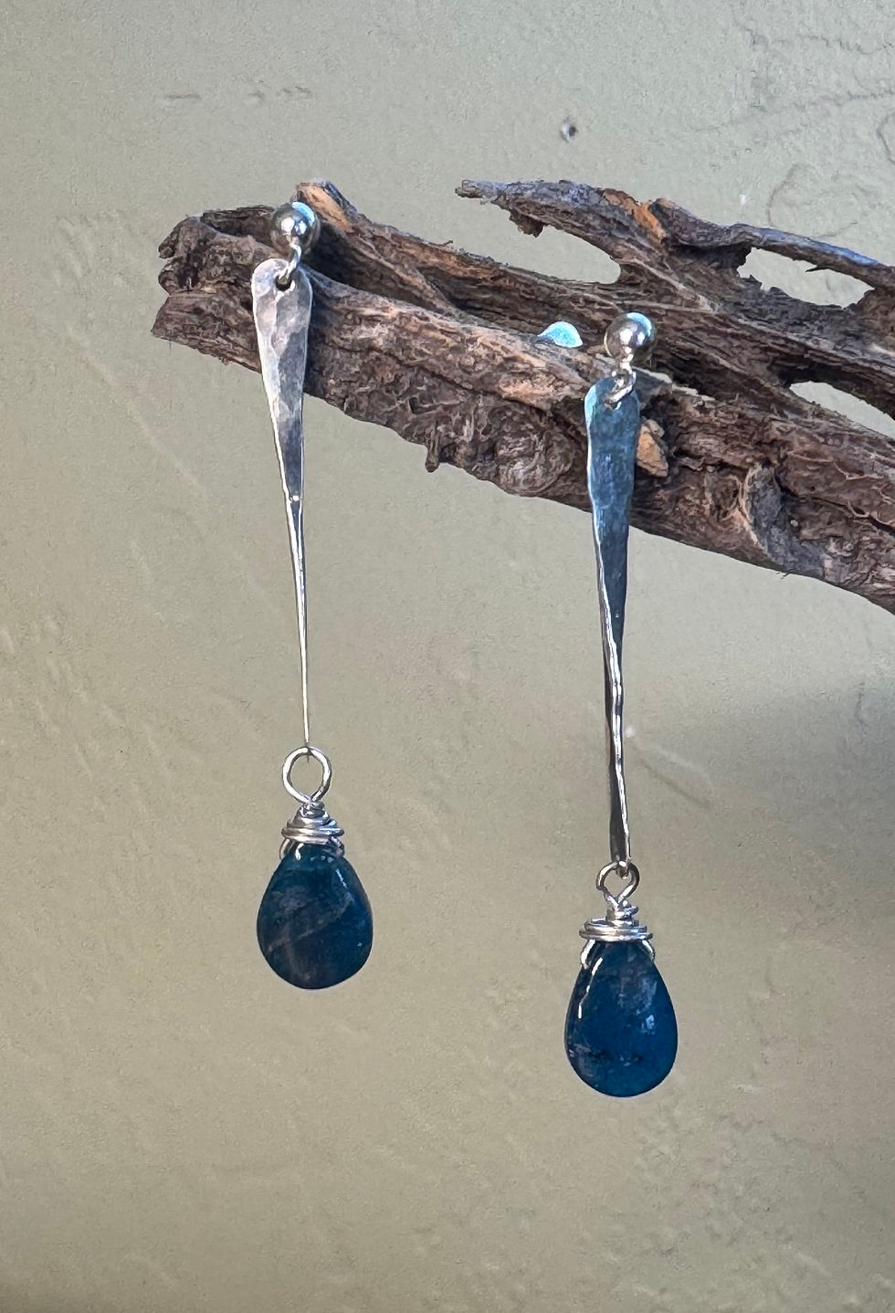Thumbnail: Hammered Swirl earrings
