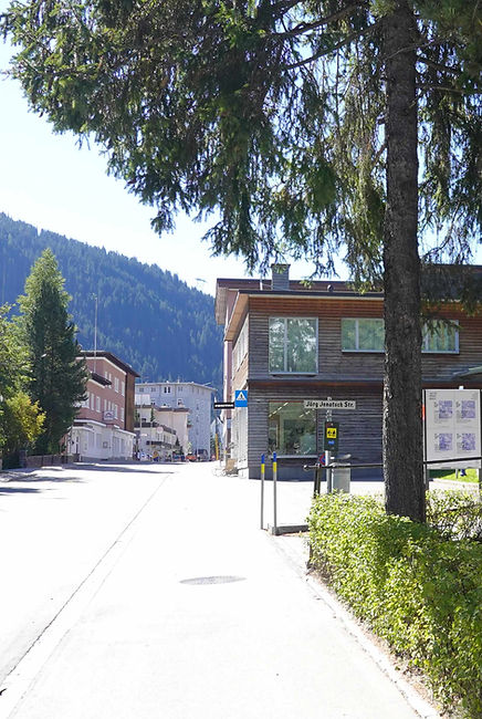 Workation Studio Jenatsch Davos - Abzweigung Jörg-Jenatsch-Strasse