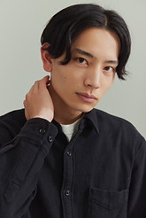 志田原宣材_edited.jpg